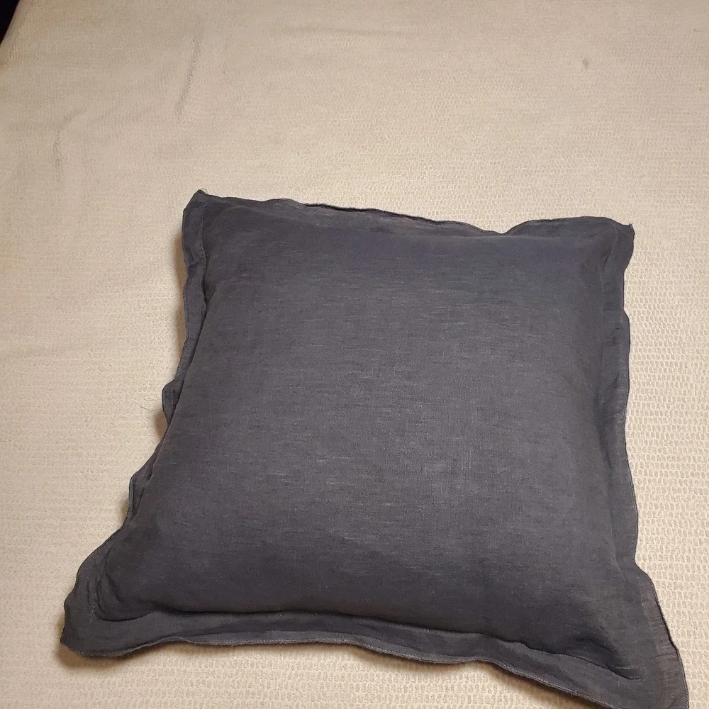 Pottery barn 100% Linen 18x18 Throw Pillow Dark Gray Duck Feather Fill Removable